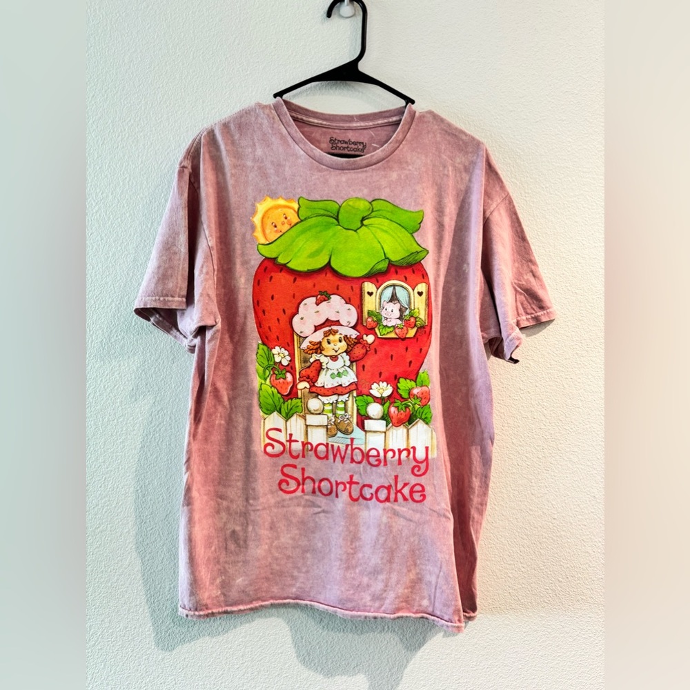 Strawberry shortcake shirt (L)